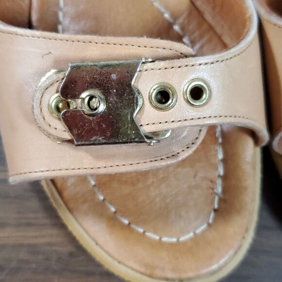 1970's Vintage Soft Spots Kitten Wedge Heel Tan Leather Sandals Made In USA - Picture 8 of 10